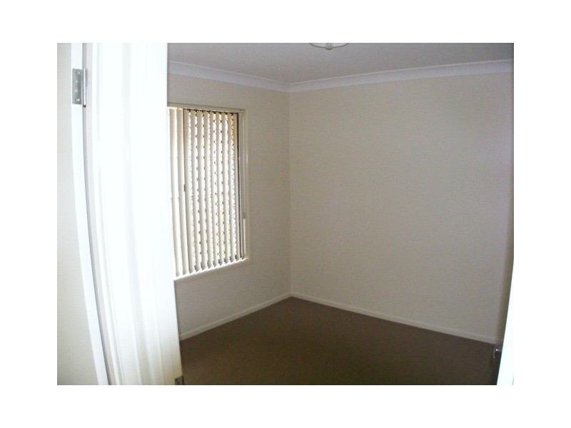 8 Figtree Court, Yamanto QLD 4305