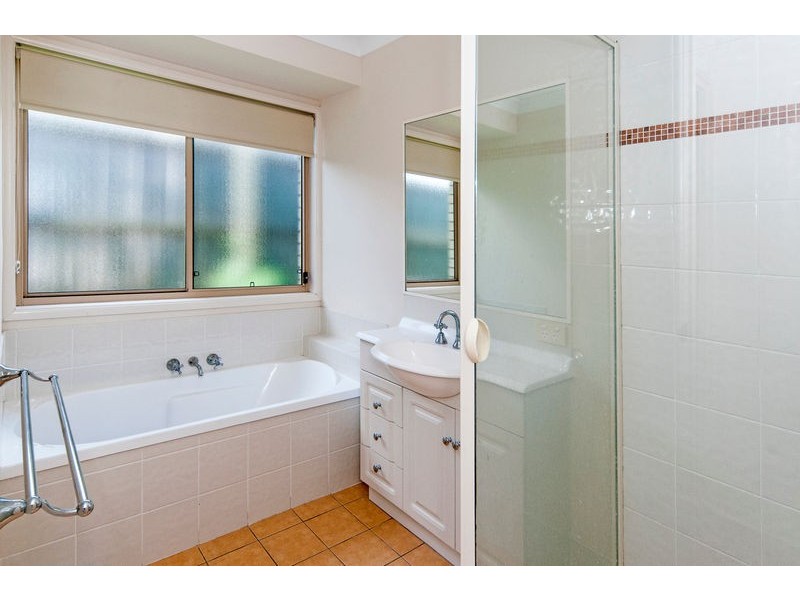 17 Tea Tree Place, Raceview QLD 4305