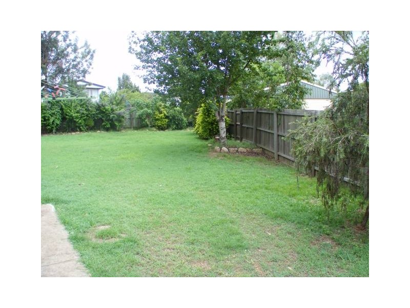 11 Wills Street, Leichhardt QLD 4305