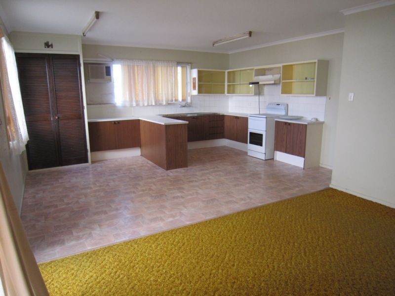 4 Olive Street, Flinders View QLD 4305