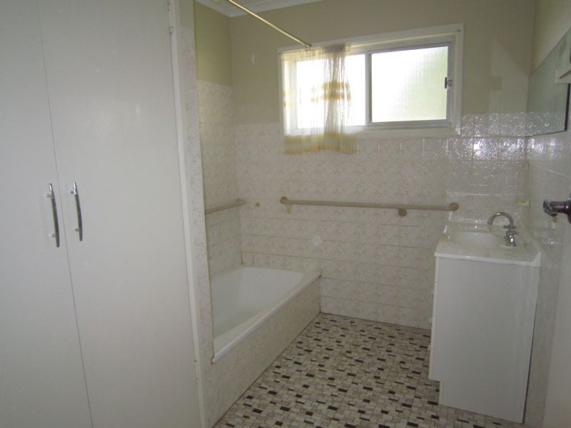 4 Olive Street, Flinders View QLD 4305