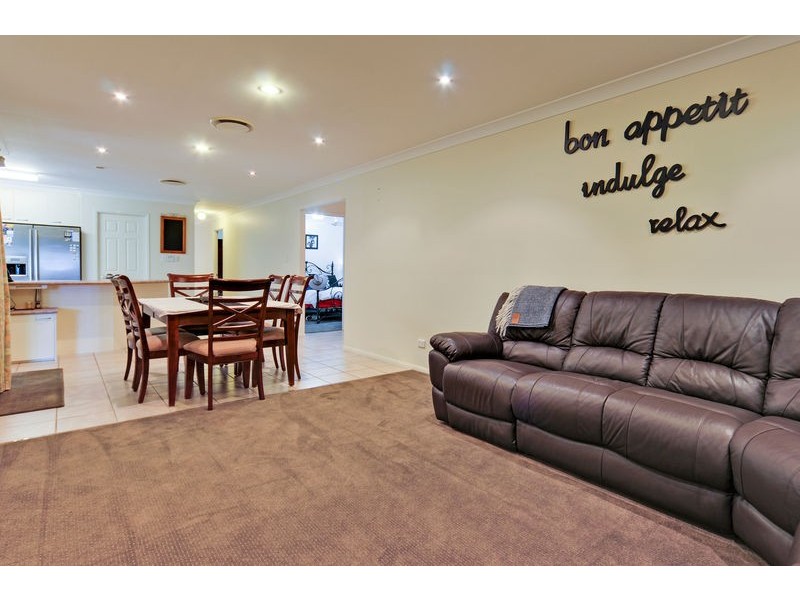 37 Jacana Crescent, Flinders View QLD 4305