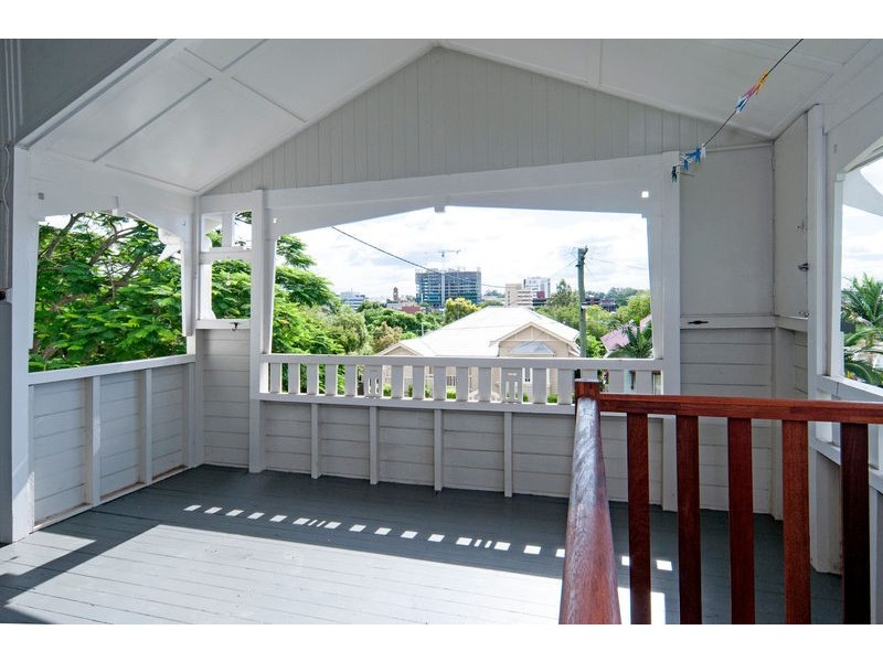 10 Thorn Street, Ipswich QLD 4305