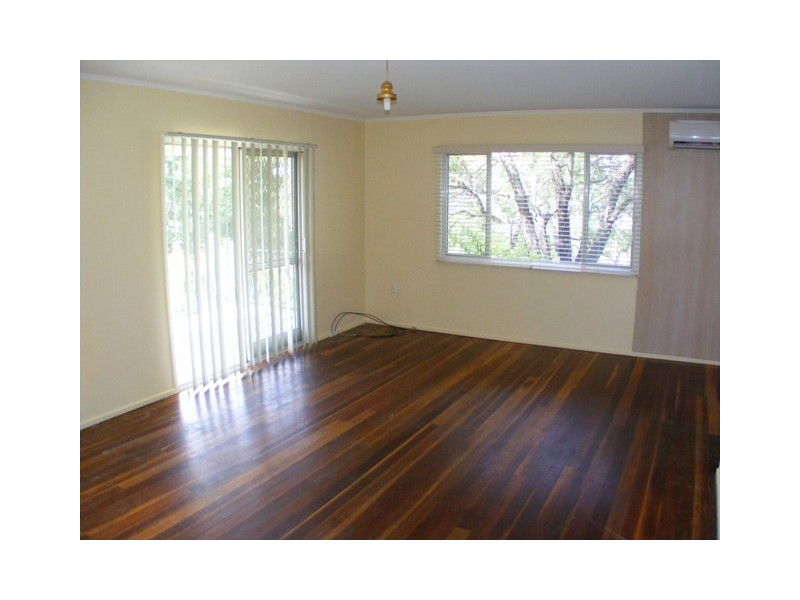 27 Balaclava, Churchill QLD 4305