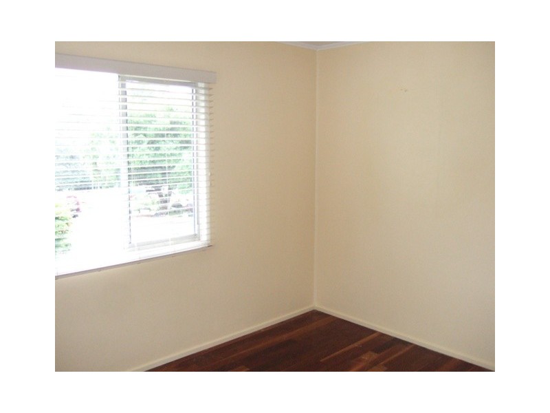 27 Balaclava, Churchill QLD 4305