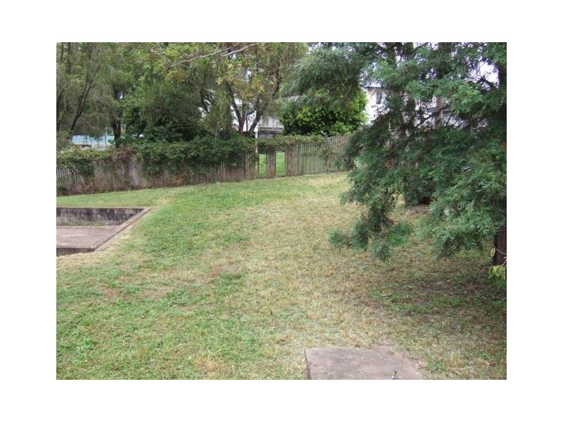 27 Balaclava, Churchill QLD 4305