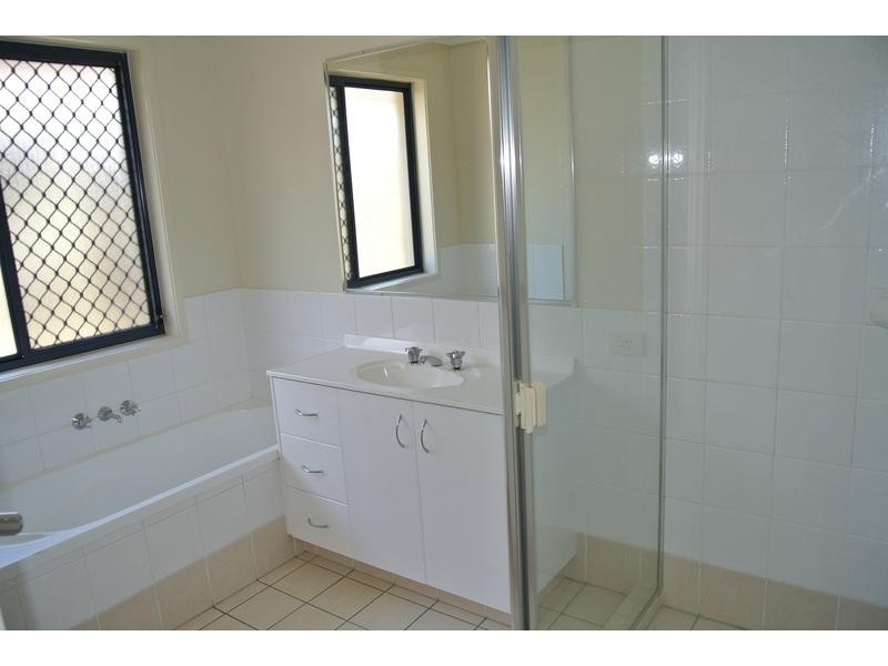 8 Bosswood Court, Yamanto QLD 4305