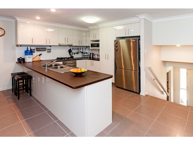 8 Hazelwood Court, Flinders View QLD 4305