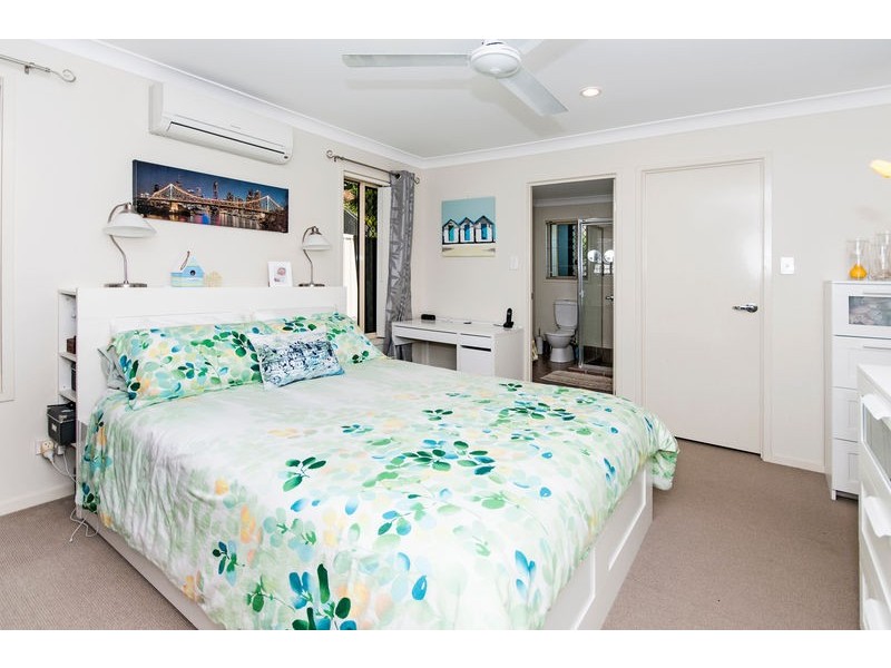 8 Hazelwood Court, Flinders View QLD 4305