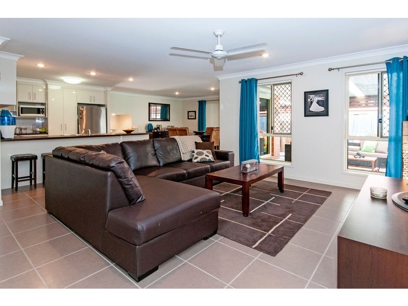 8 Hazelwood Court, Flinders View QLD 4305