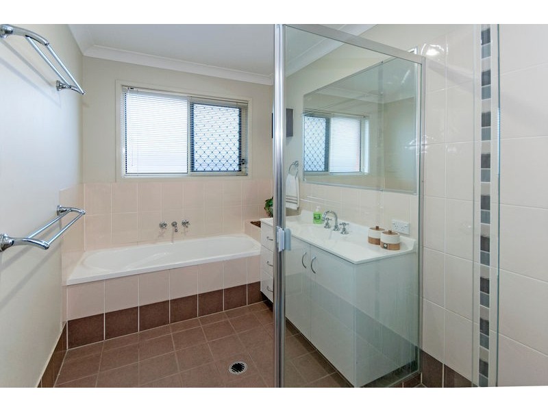 8 Hazelwood Court, Flinders View QLD 4305