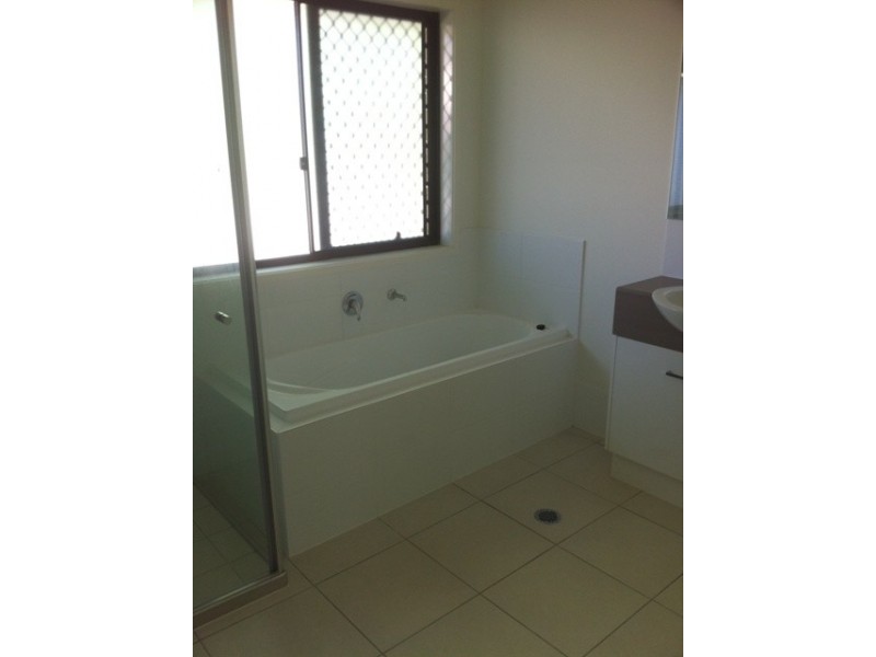 9A Ogilvie Street, Bundamba QLD 4304