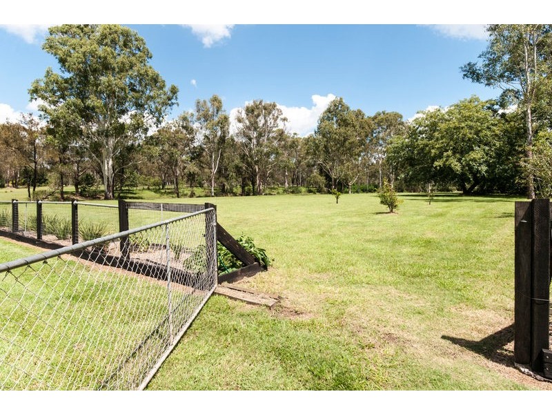 31 Knight Avenue, Silkstone QLD 4304