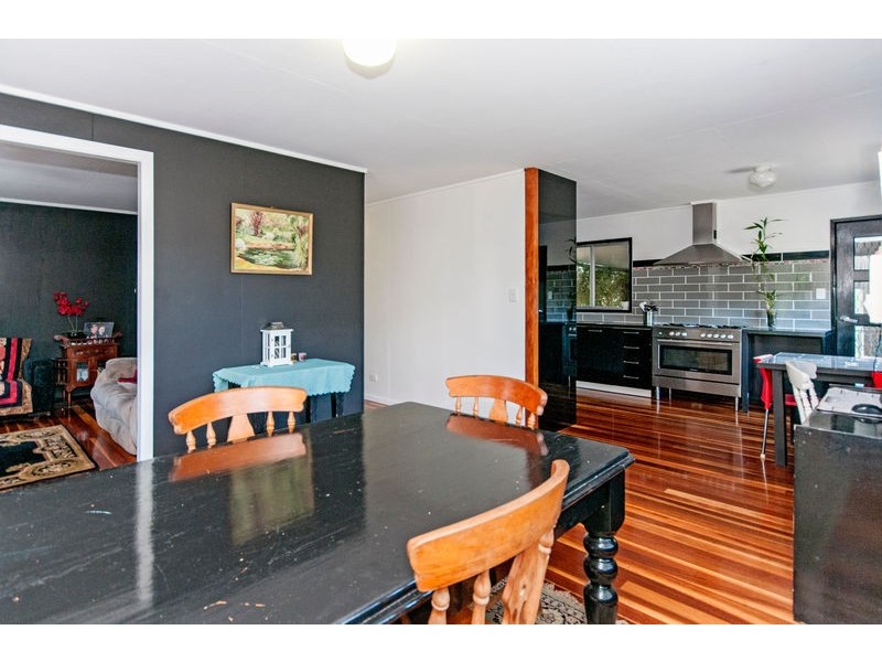 31 Knight Avenue, Silkstone QLD 4304