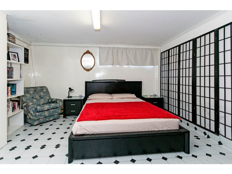 31 Knight Avenue, Silkstone QLD 4304