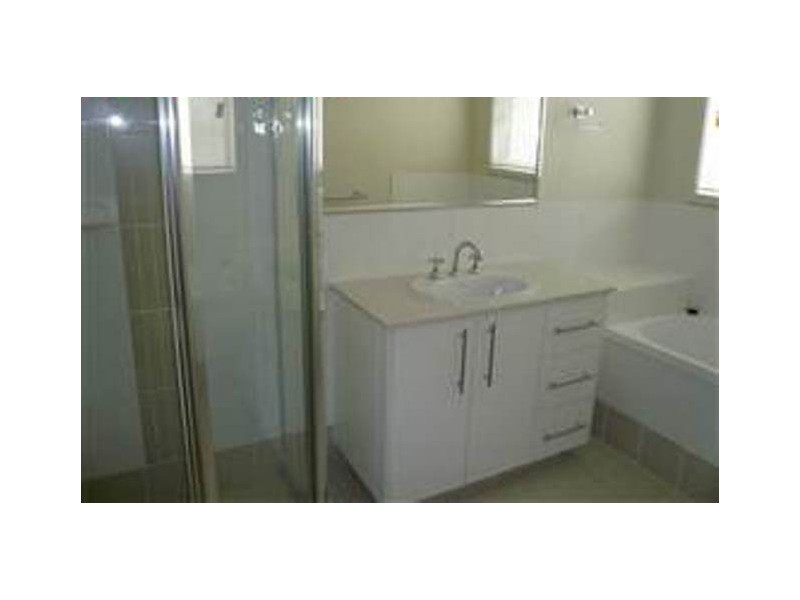 17 Baden Jones Way, North Booval QLD 4304