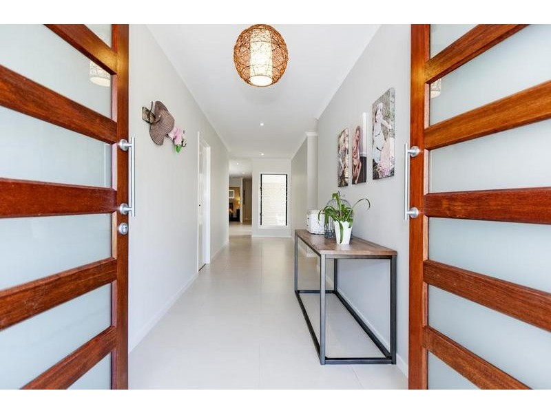 16 Azure Court, Deebing Heights QLD 4306