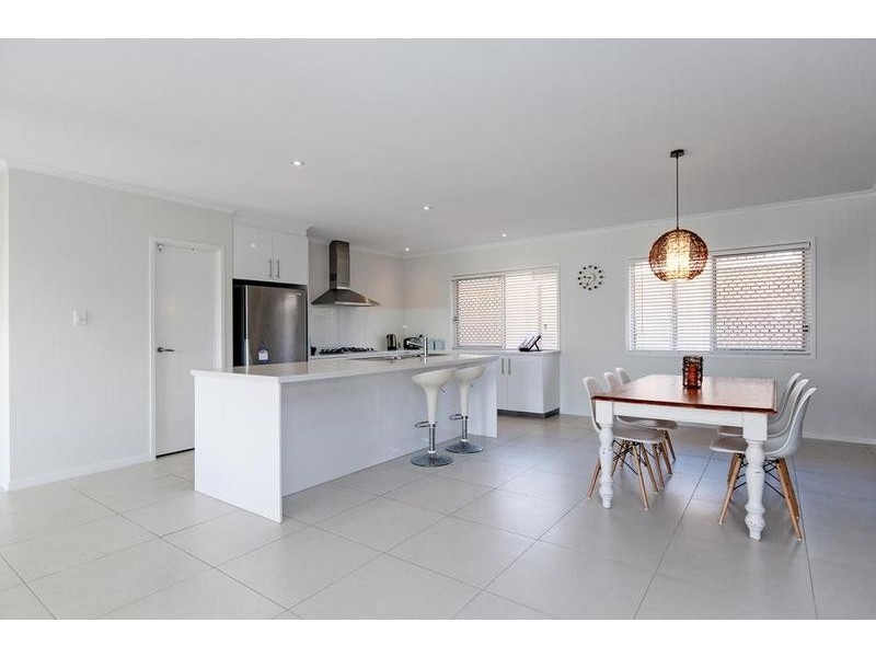 16 Azure Court, Deebing Heights QLD 4306