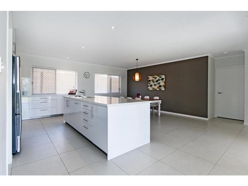 16 Azure Court, Deebing Heights QLD 4306