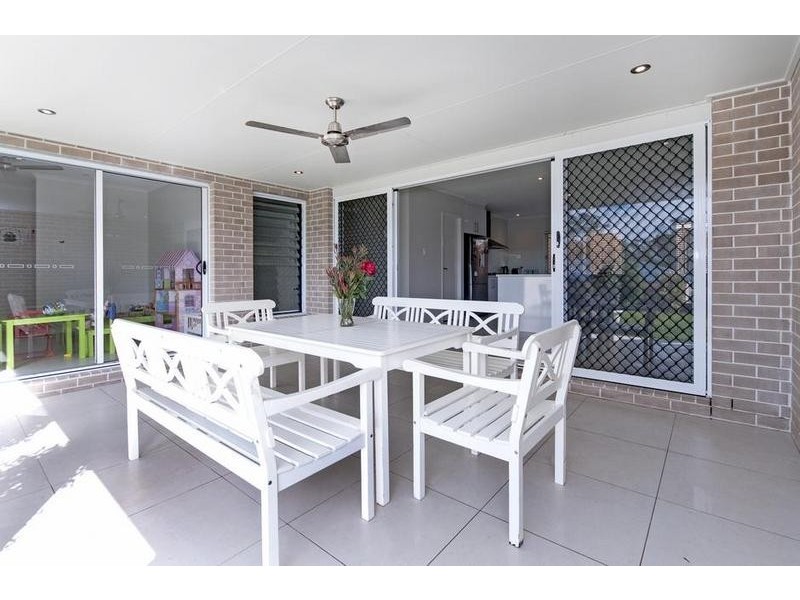 16 Azure Court, Deebing Heights QLD 4306