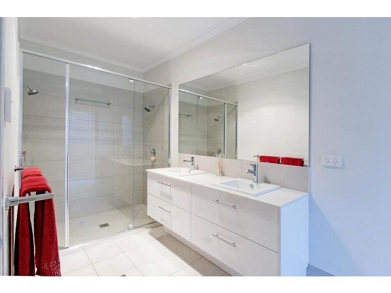 16 Azure Court, Deebing Heights QLD 4306