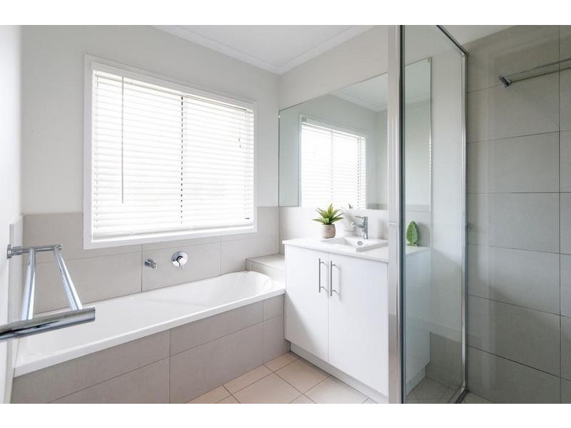 16 Azure Court, Deebing Heights QLD 4306