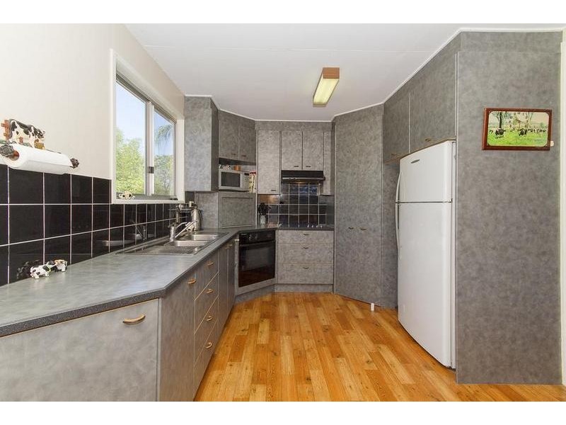 8 Rapur Street, Raceview QLD 4305