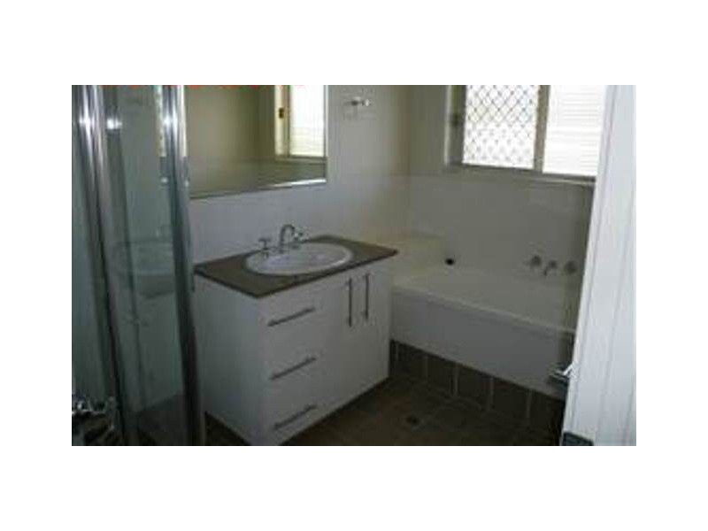18 Baden Jones Way, North Booval QLD 4304