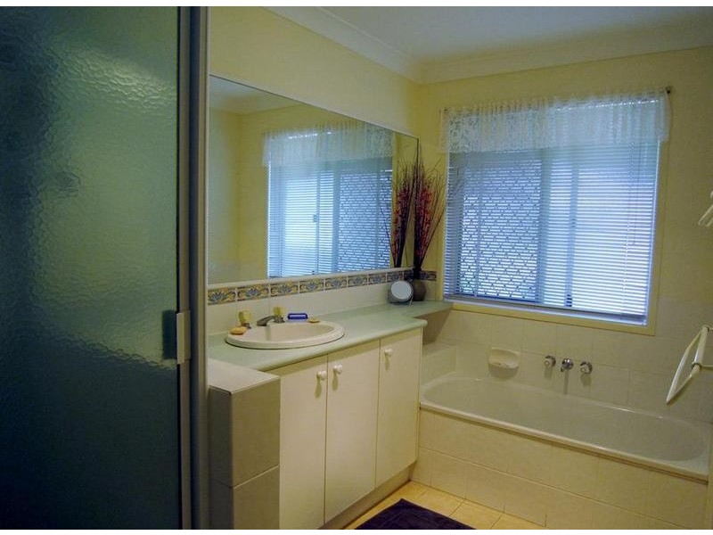 55 Discovery Street, Flinders View QLD 4305