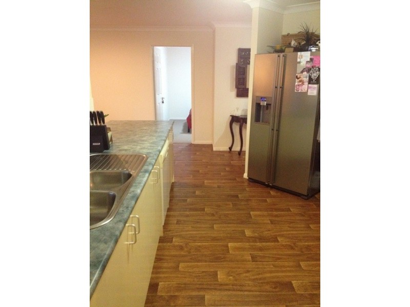 6 Le Prix Court, Yamanto QLD 4305