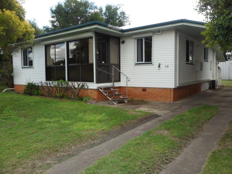 38 Robertson Road, Eastern Heights QLD 4305