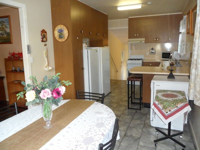 38 Robertson Road, Eastern Heights QLD 4305