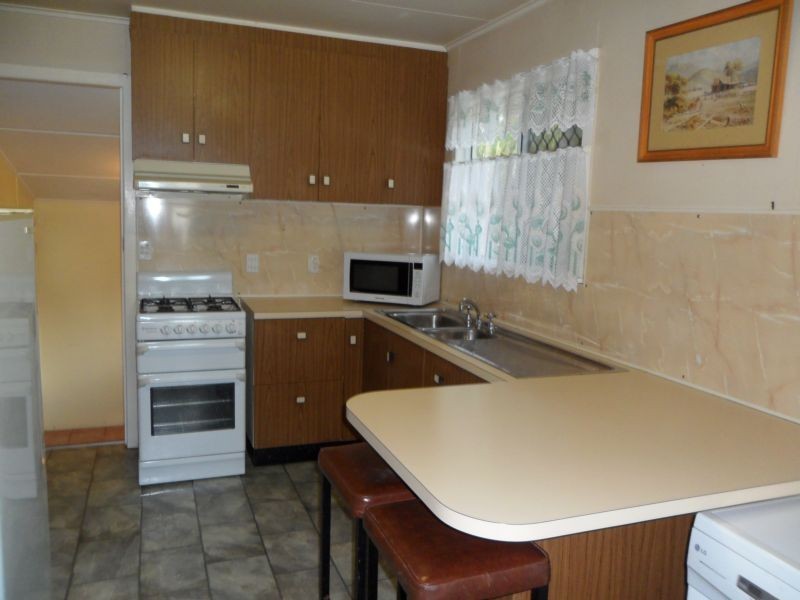 38 Robertson Road, Eastern Heights QLD 4305