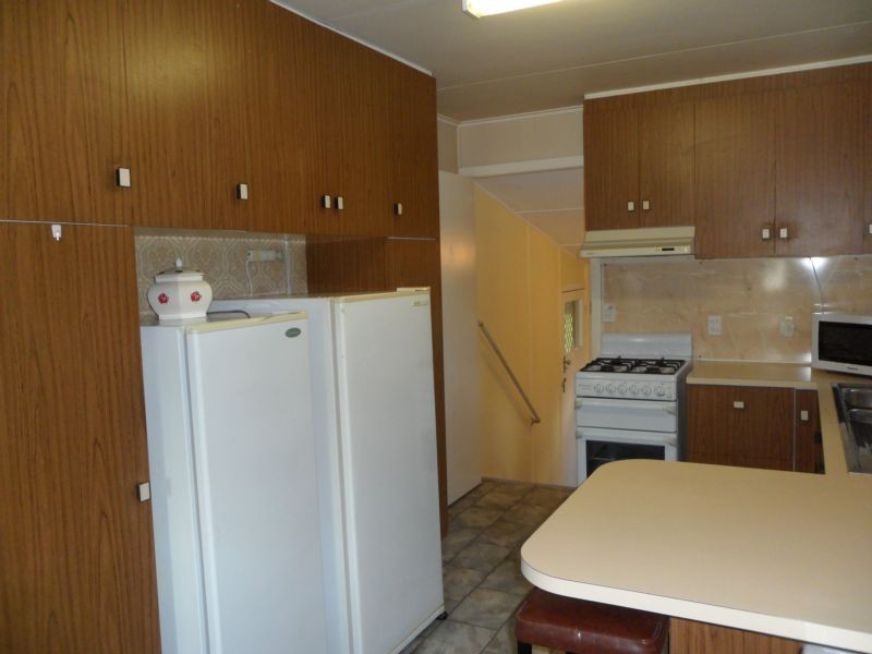 38 Robertson Road, Eastern Heights QLD 4305