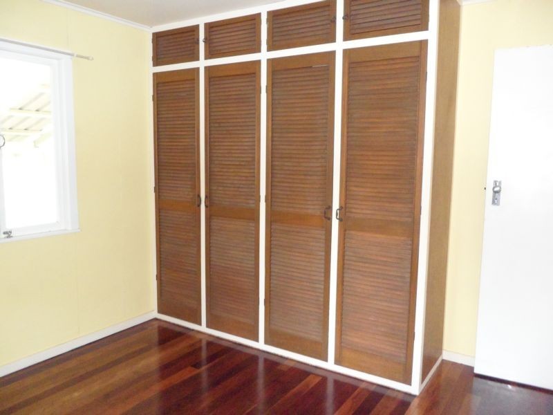 38 Robertson Road, Eastern Heights QLD 4305