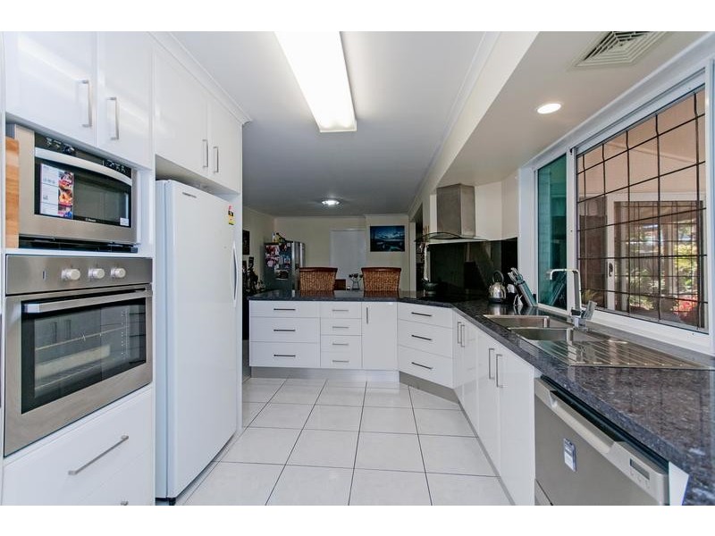 7 Helmsley Court, Yamanto QLD 4305