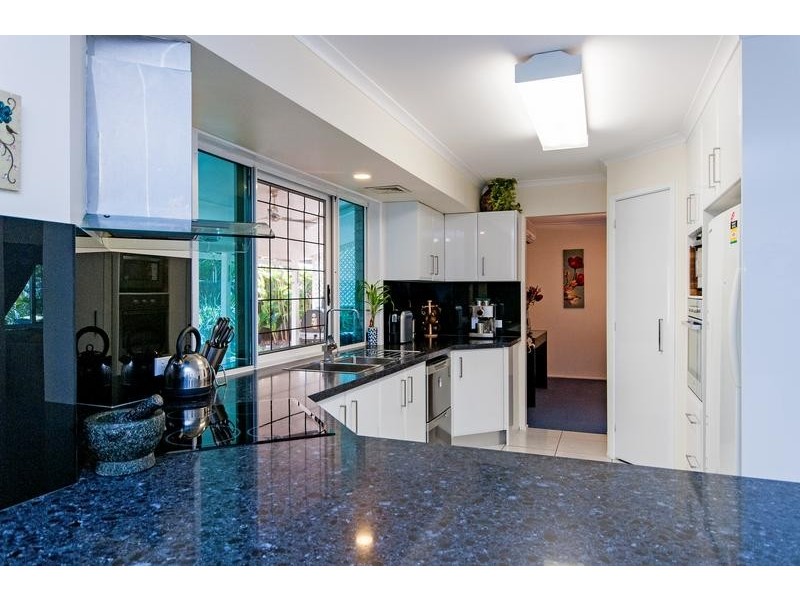 7 Helmsley Court, Yamanto QLD 4305