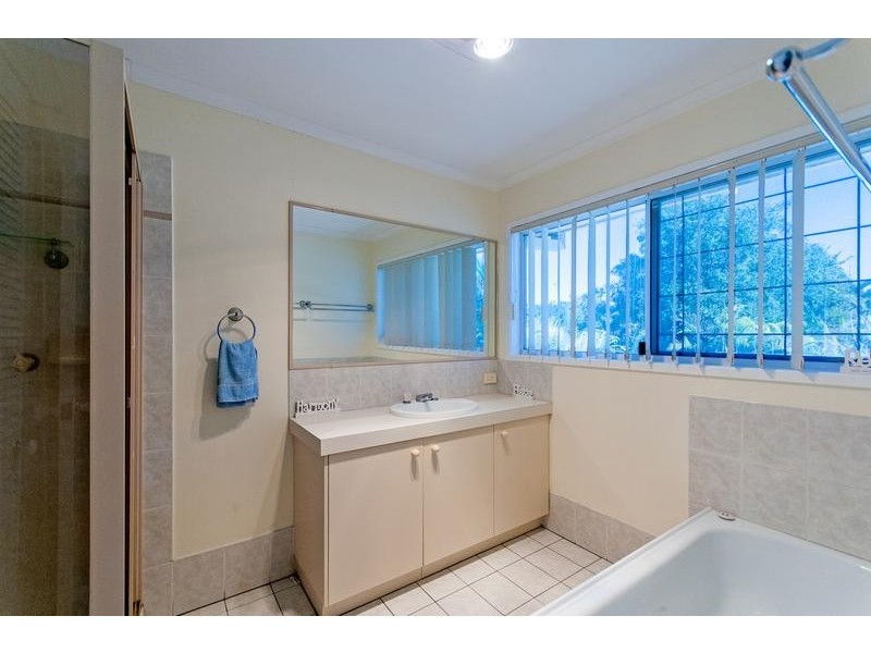 7 Helmsley Court, Yamanto QLD 4305