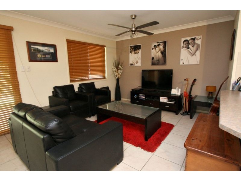 6 Lakewood Court, Flinders View QLD 4305