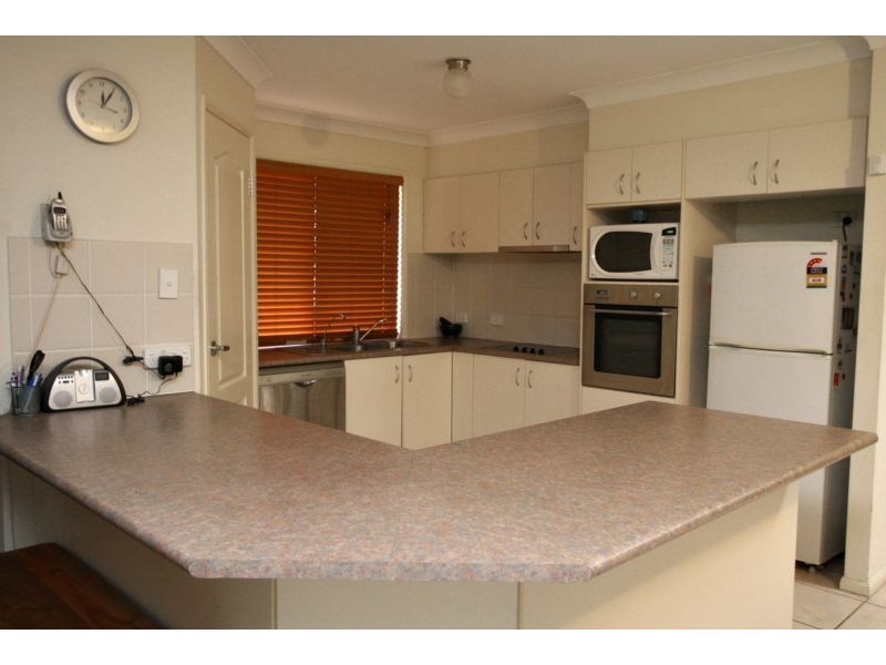6 Lakewood Court, Flinders View QLD 4305