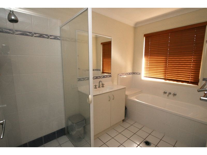 6 Lakewood Court, Flinders View QLD 4305