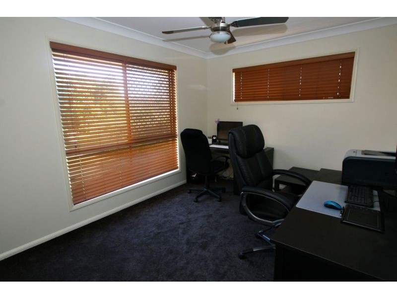 6 Lakewood Court, Flinders View QLD 4305