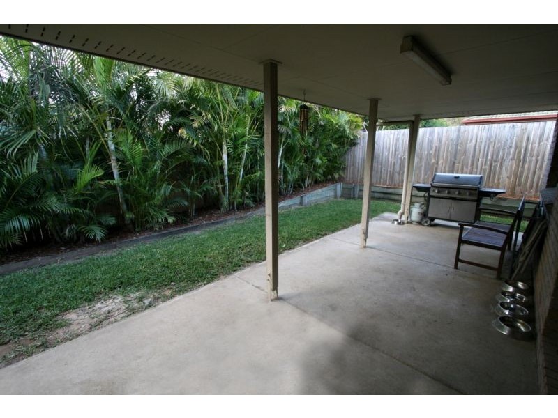 6 Lakewood Court, Flinders View QLD 4305