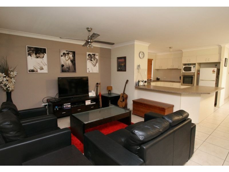 6 Lakewood Court, Flinders View QLD 4305