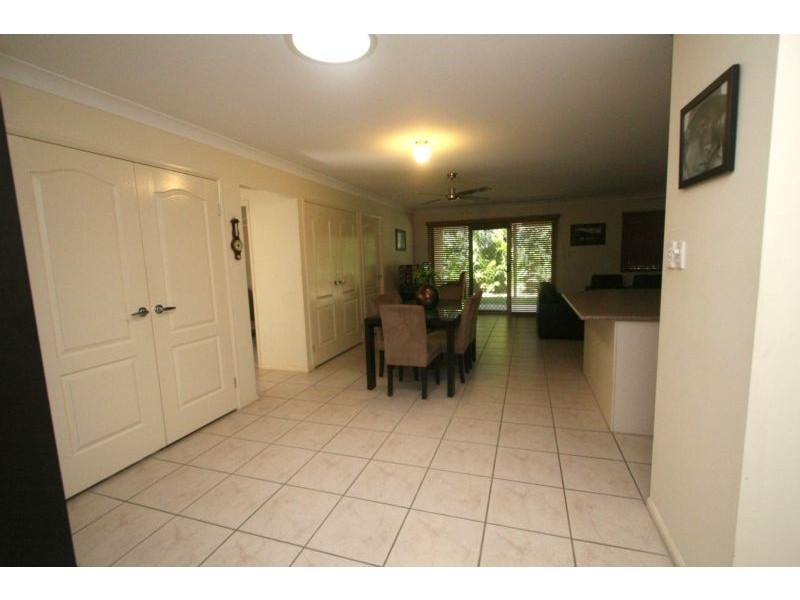 6 Lakewood Court, Flinders View QLD 4305