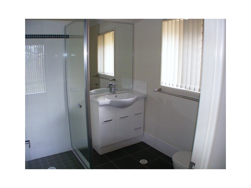 8 Figtree Court, Yamanto QLD 4305