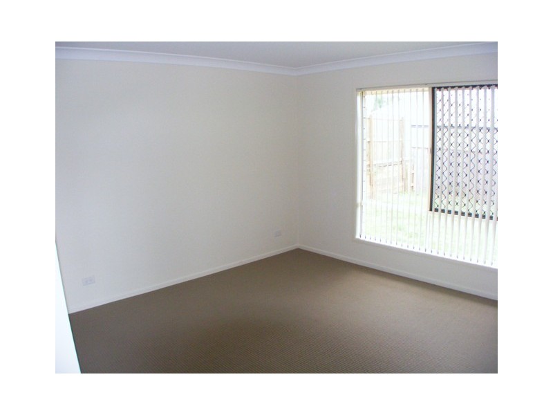 8 Figtree Court, Yamanto QLD 4305