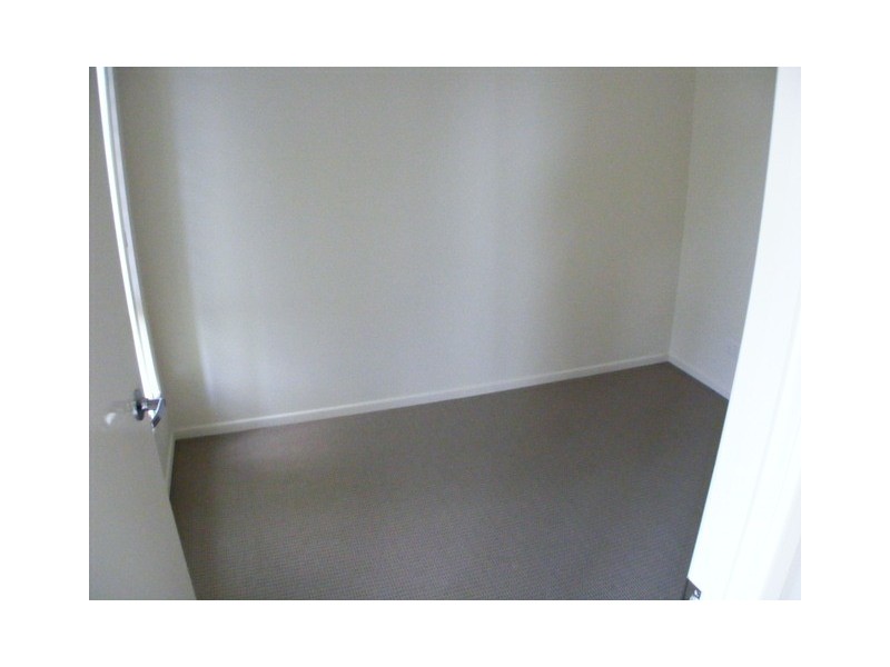 8 Figtree Court, Yamanto QLD 4305