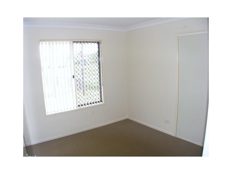 8 Figtree Court, Yamanto QLD 4305