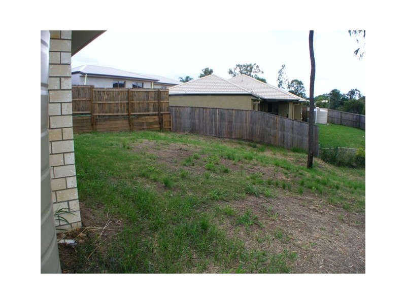 8 Figtree Court, Yamanto QLD 4305